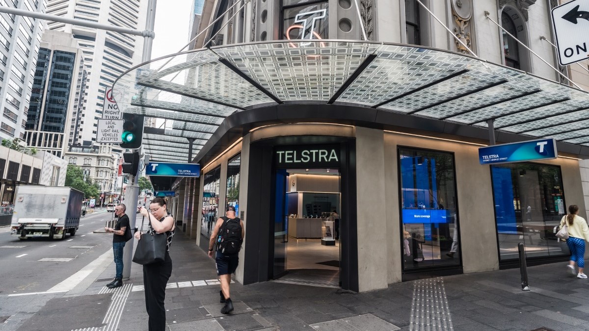 Telstra plans to axe 550 jobs...